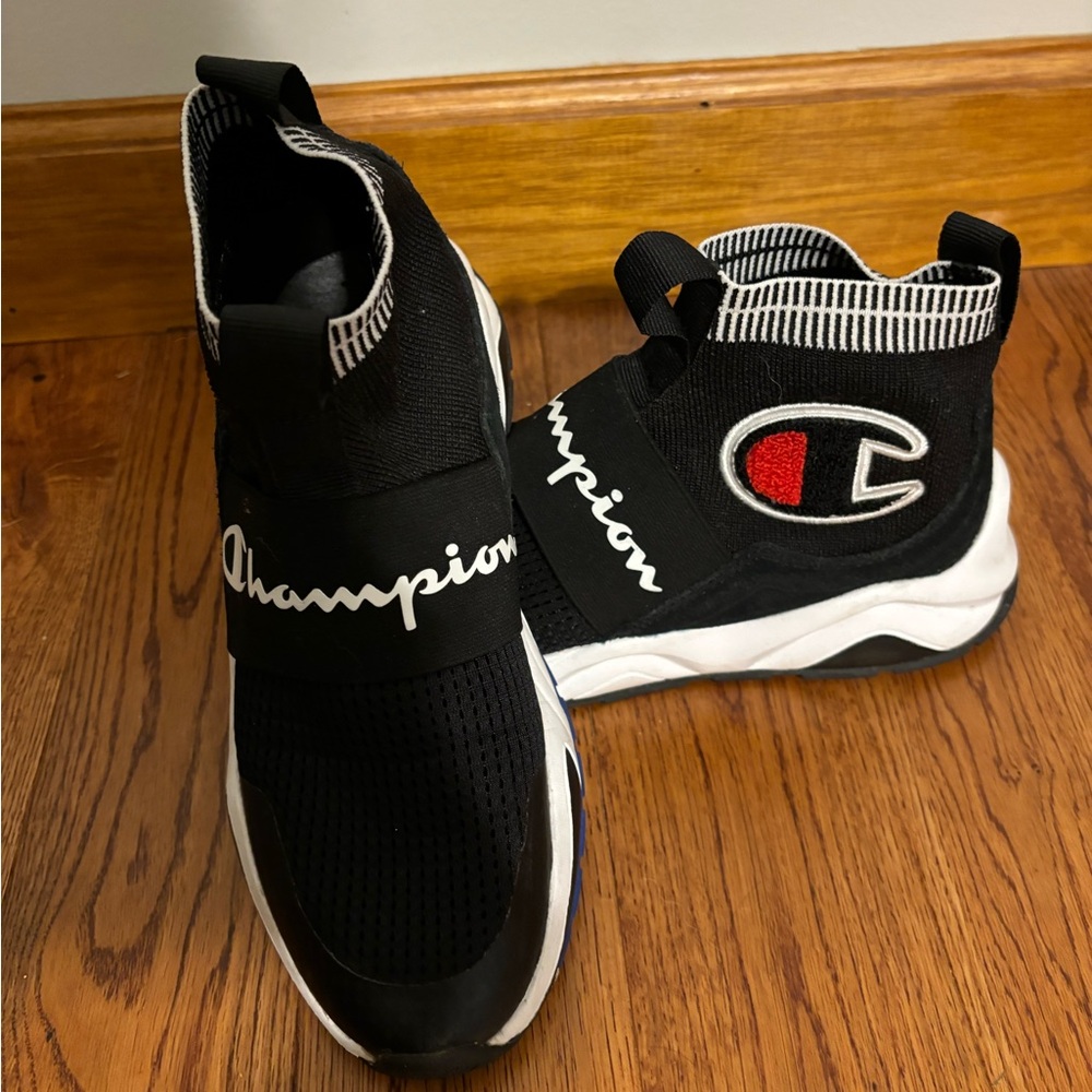Boys- Champion pull on shoes - Size: 5.5